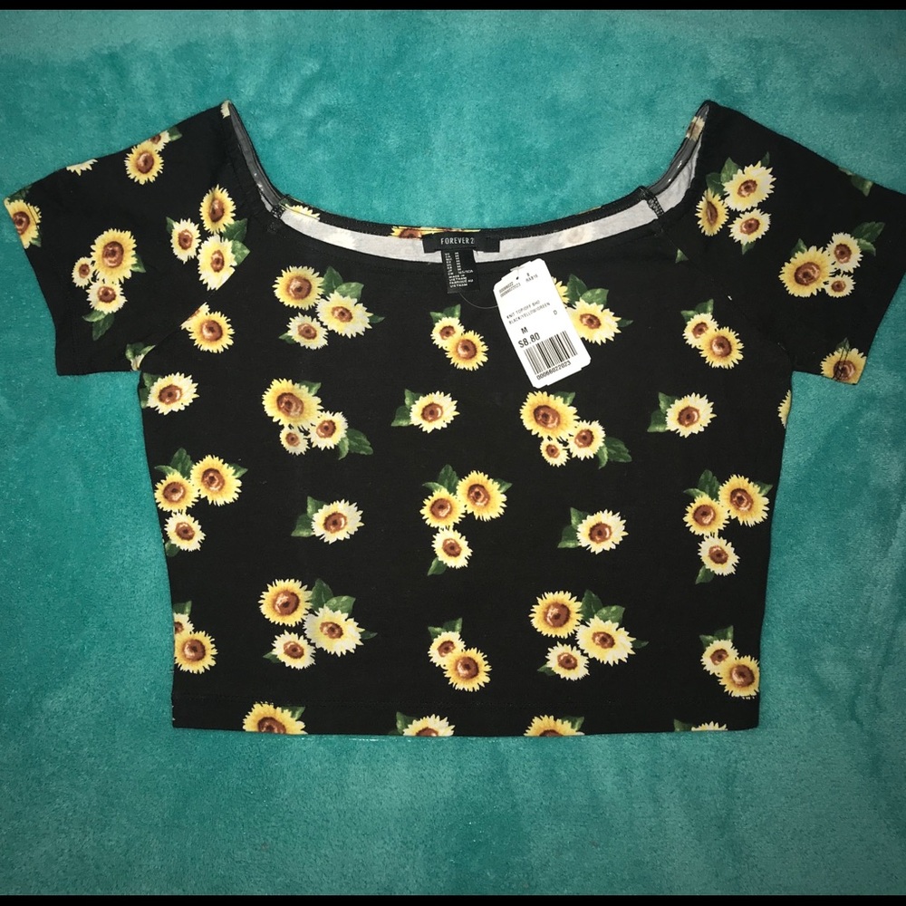 🚨 SOLD🚨 NWT Sunflower Crop Top 🌻💛
